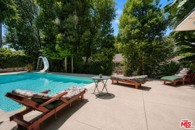 1902 Coldwater Canyon Drive, Beverly Hills, CA 90210