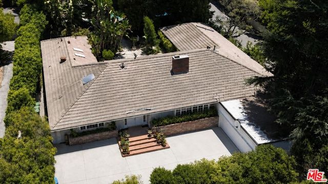 1902 Coldwater Canyon Drive, Beverly Hills, CA 90210