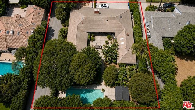 1902 Coldwater Canyon Drive, Beverly Hills, CA 90210