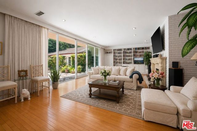 1902 Coldwater Canyon Drive, Beverly Hills, CA 90210