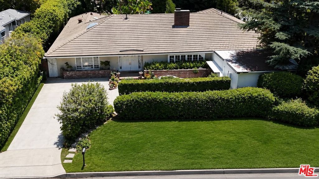 1902 Coldwater Canyon Drive, Beverly Hills, CA 90210