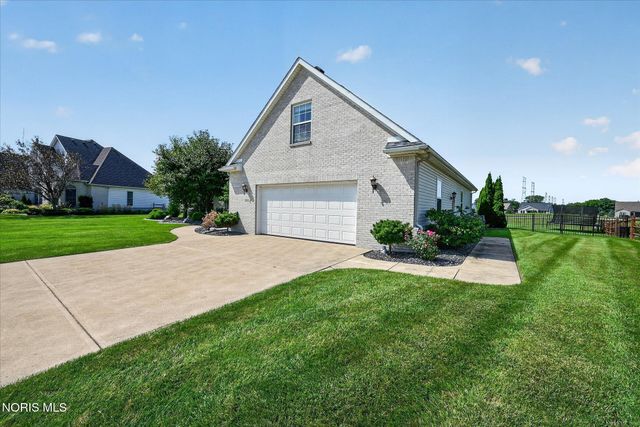 1609 Grand Bay Drive, Oregon, OH 43616