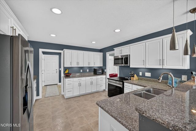 1609 Grand Bay Drive, Oregon, OH 43616