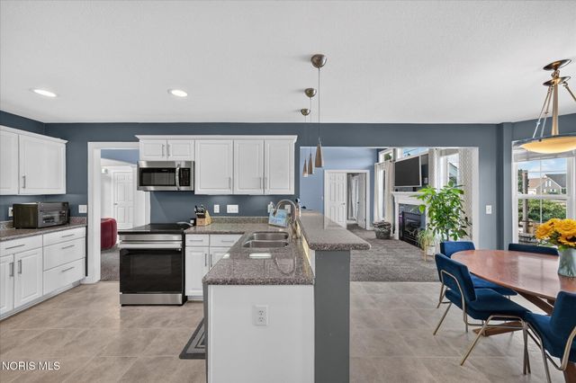 1609 Grand Bay Drive, Oregon, OH 43616