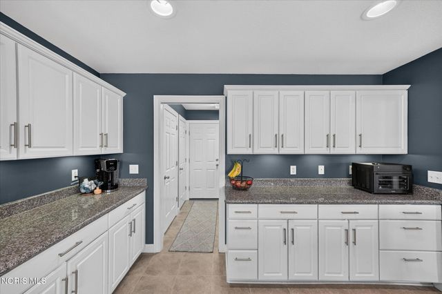 1609 Grand Bay Drive, Oregon, OH 43616