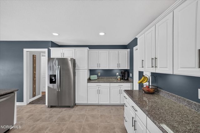 1609 Grand Bay Drive, Oregon, OH 43616