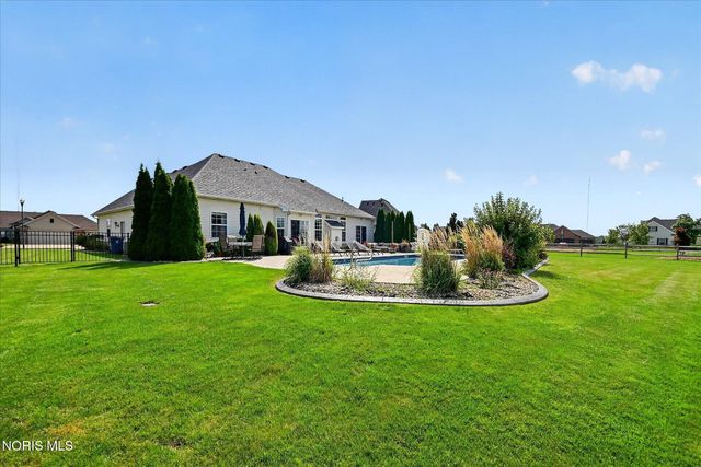 1609 Grand Bay Drive, Oregon, OH 43616