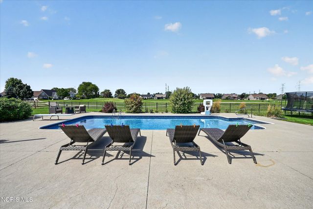 1609 Grand Bay Drive, Oregon, OH 43616