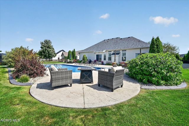 1609 Grand Bay Drive, Oregon, OH 43616