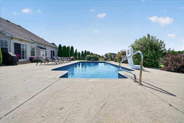 1609 Grand Bay Drive, Oregon, OH 43616