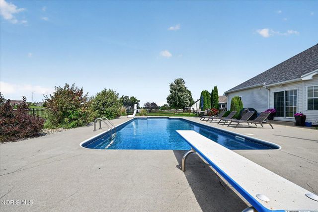 1609 Grand Bay Drive, Oregon, OH 43616