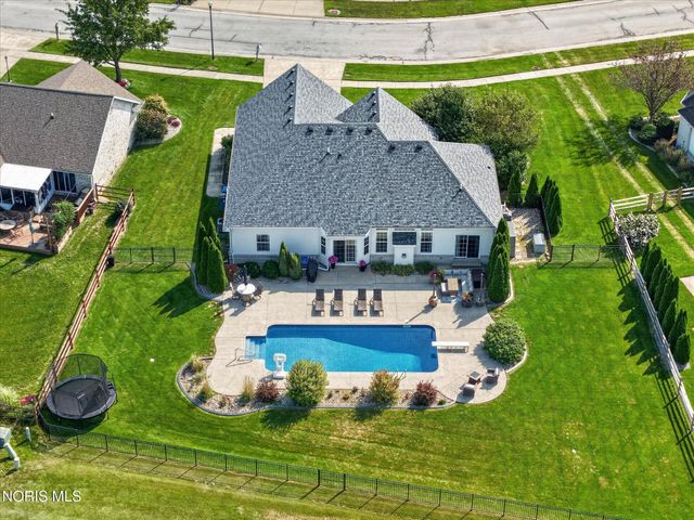 1609 Grand Bay Drive, Oregon, OH 43616