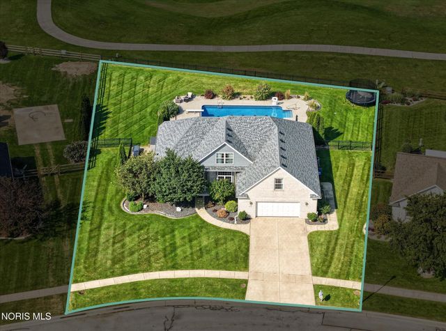 1609 Grand Bay Drive, Oregon, OH 43616