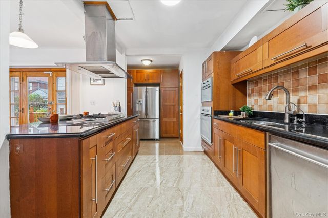 2934 161st Street, Flushing, NY 11358