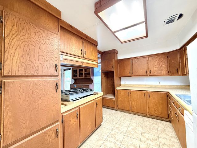 2806 Pearl Street, Liverpool, TX 77577