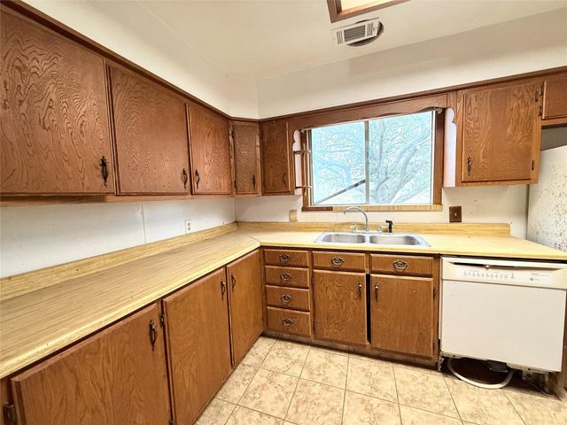 2806 Pearl Street, Liverpool, TX 77577