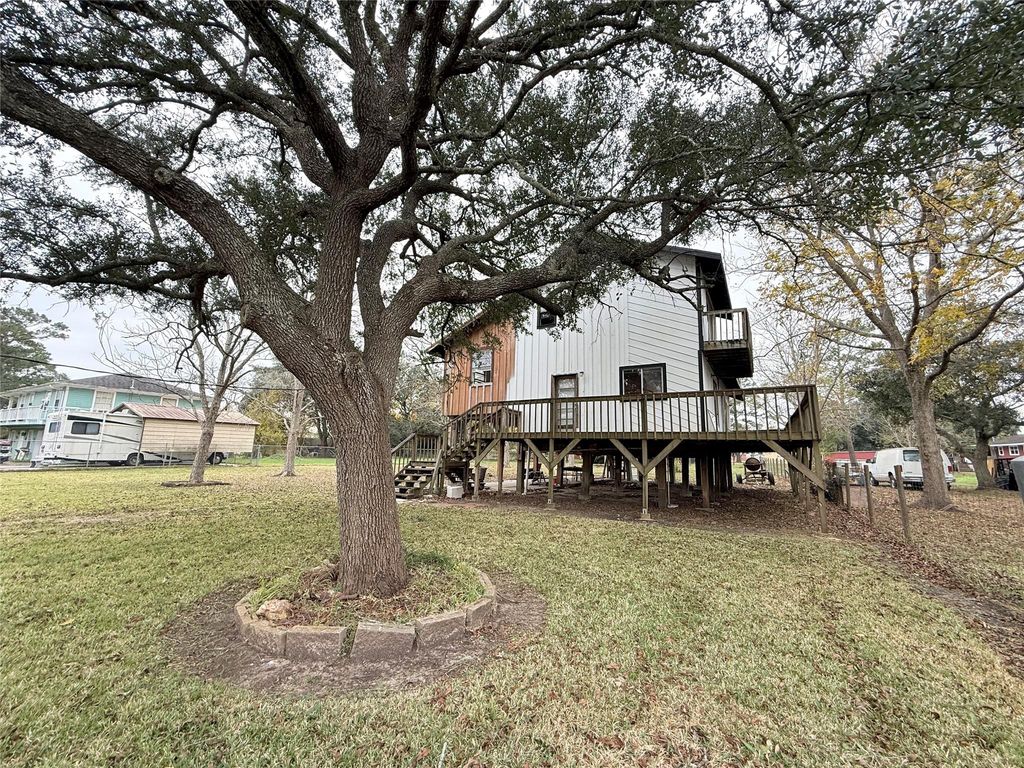 2806 Pearl Street, Liverpool, TX 77577