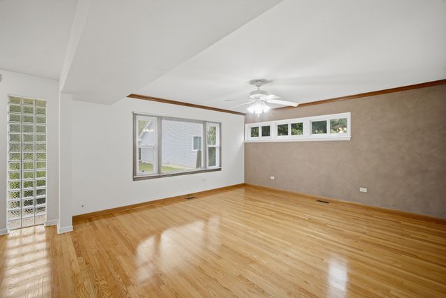 114 N Lancaster Street, Mount Prospect, IL 60056