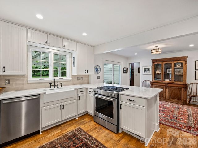 2126 Cumberland Avenue, Charlotte, NC 28203