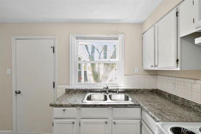 614 Ludlow Drive, St Louis, MO 63137