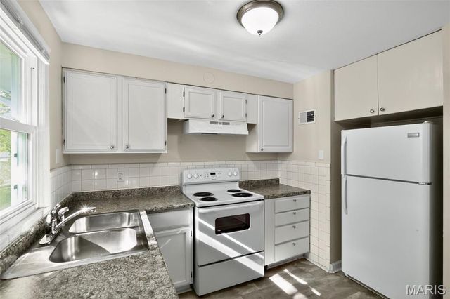 614 Ludlow Drive, St Louis, MO 63137