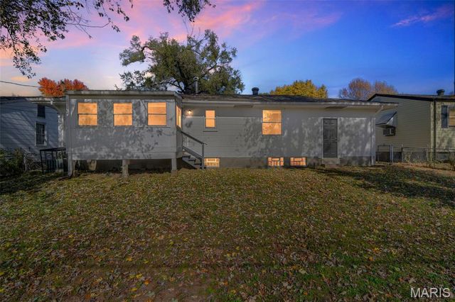 614 Ludlow Drive, St Louis, MO 63137