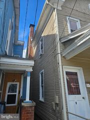 523 E FREDERICK ST, Hanover, PA 17331