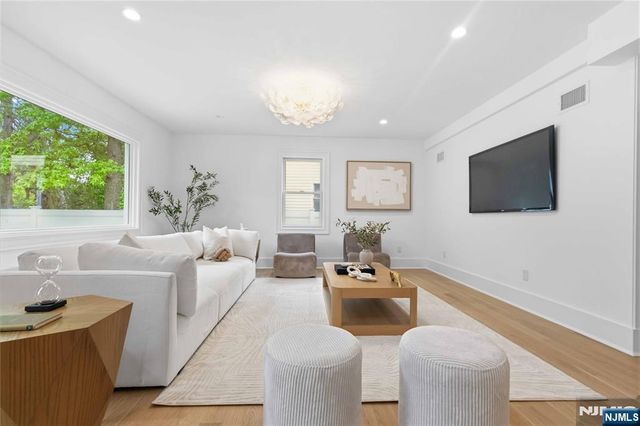 61 Surrey Lane, Tenafly, NJ 07670