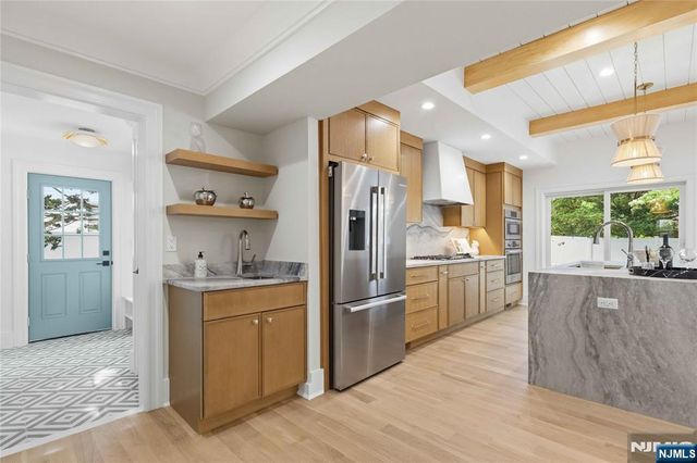 61 Surrey Lane, Tenafly, NJ 07670