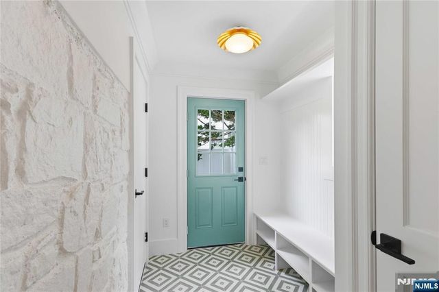 61 Surrey Lane, Tenafly, NJ 07670