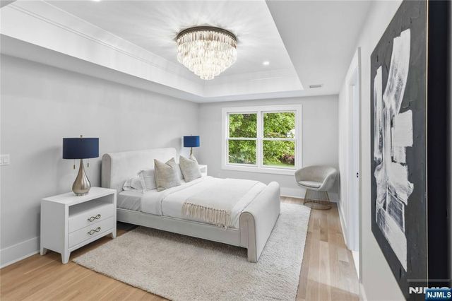 61 Surrey Lane, Tenafly, NJ 07670