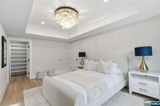 61 Surrey Lane, Tenafly, NJ 07670