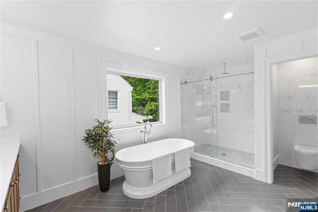 61 Surrey Lane, Tenafly, NJ 07670