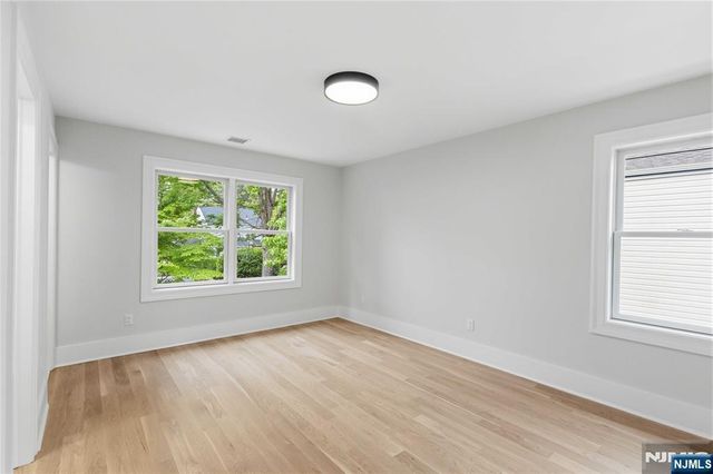 61 Surrey Lane, Tenafly, NJ 07670