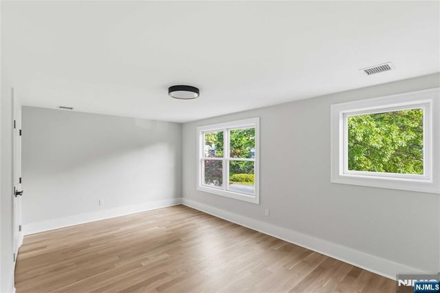 61 Surrey Lane, Tenafly, NJ 07670