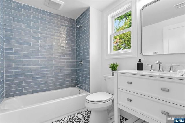 61 Surrey Lane, Tenafly, NJ 07670