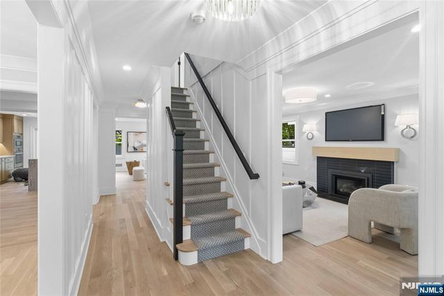 61 Surrey Lane, Tenafly, NJ 07670