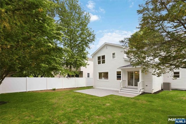 61 Surrey Lane, Tenafly, NJ 07670
