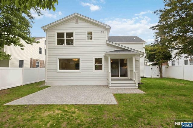 61 Surrey Lane, Tenafly, NJ 07670