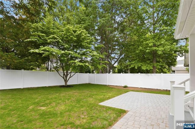 61 Surrey Lane, Tenafly, NJ 07670