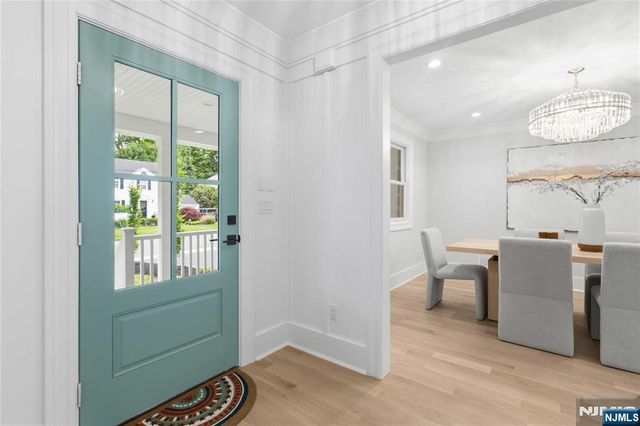 61 Surrey Lane, Tenafly, NJ 07670