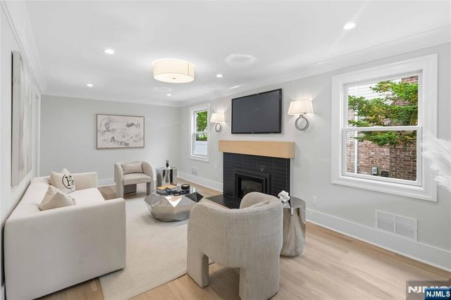 61 Surrey Lane, Tenafly, NJ 07670