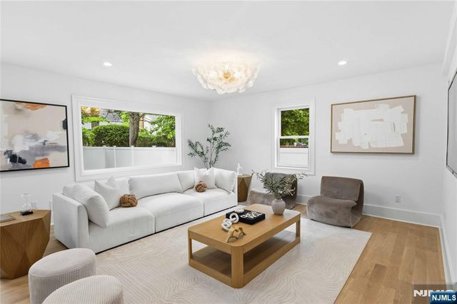 61 Surrey Lane, Tenafly, NJ 07670