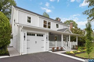 61 Surrey Lane, Tenafly, NJ 07670
