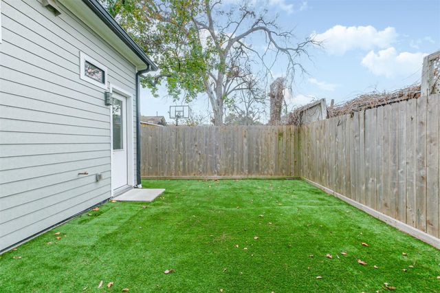 5209 Gano Street, Houston, TX 77009