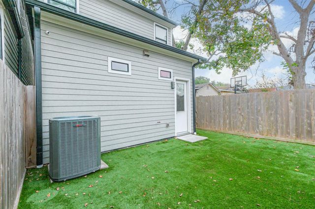 5209 Gano Street, Houston, TX 77009