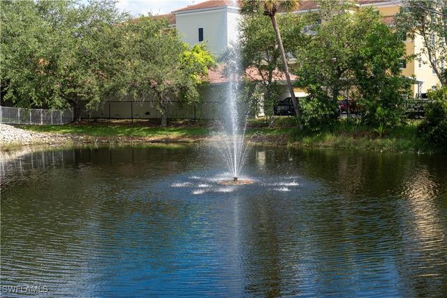 4627 Bayshore DR I-4, Naples, FL 34112