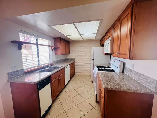 35615 Paseo Circulo E, Cathedral City, CA 92234