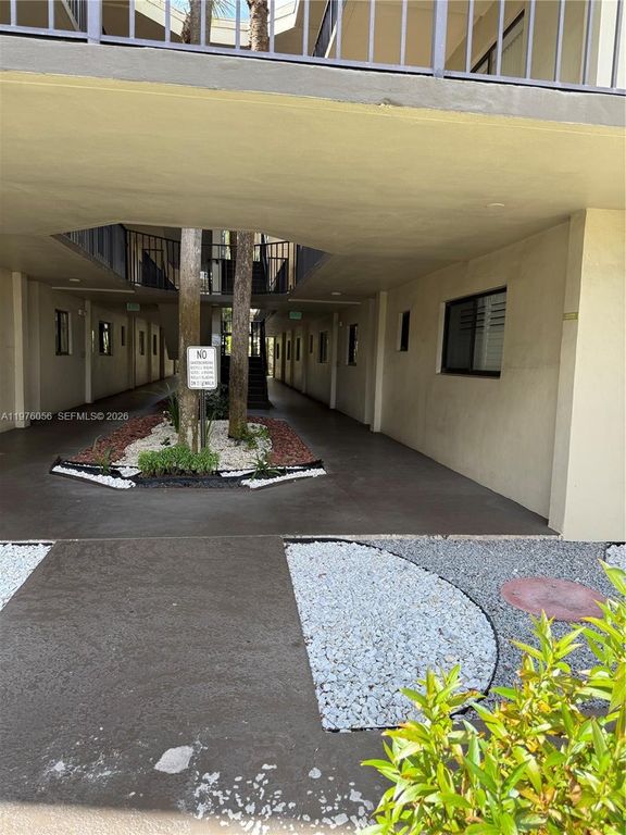 5130 Las Verdes Cir 123, Delray Beach, FL 33484