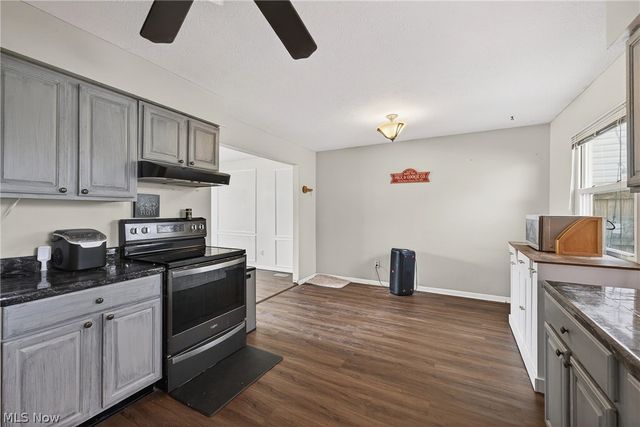 1540 E 298th Street, Wickliffe, OH 44092